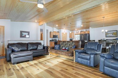 Park Falls House | Game Room & Dock: Lakefront Park Falls Getaway