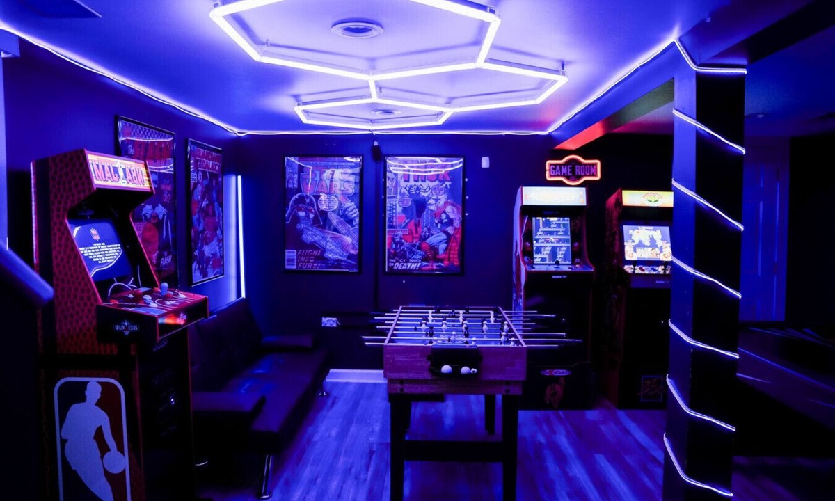 Cragin Apartment | Game Room Fire-pit Playground Gym Billiard