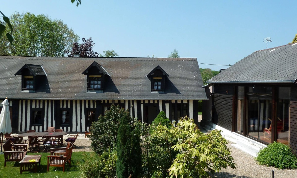 Le Faulq Cottage | Game room, fireplace and garden!