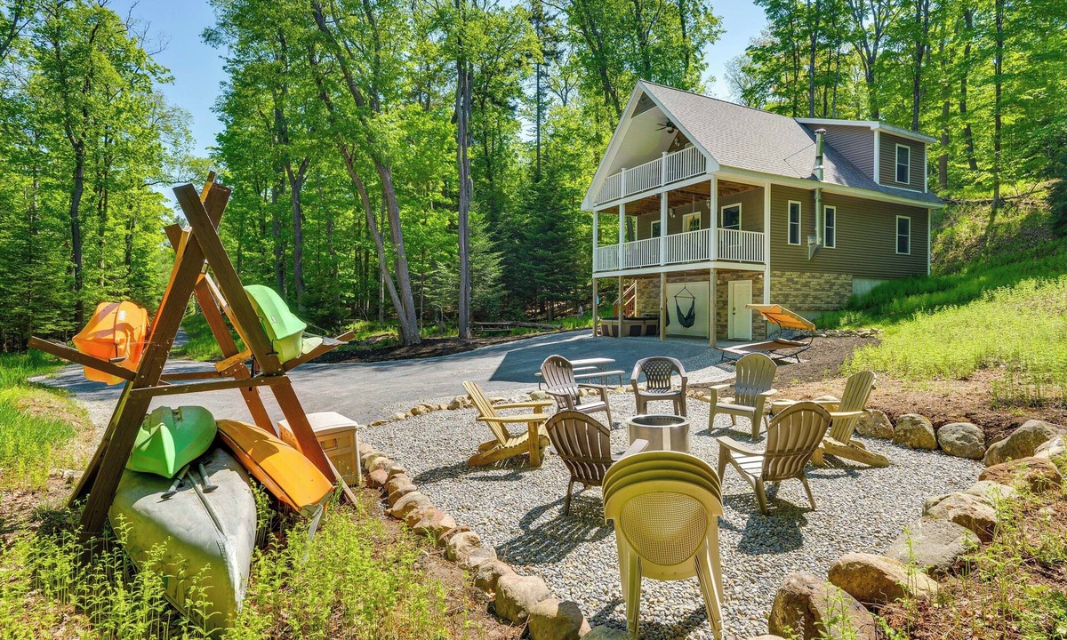 Town of Webb House | Game Room & Hot Tub: Old Forge Home!