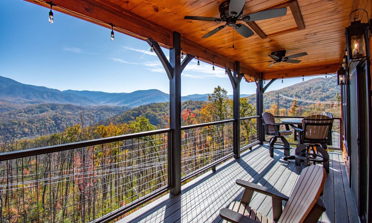 Cottage Gardens Cabin | Game Room, Hot Tub, Stunning Views! 8 min easy drive to downtown