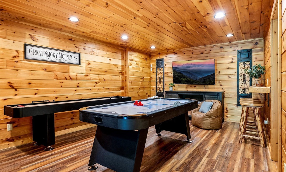 Pigeon Forge Resort | Game Room~ HotTub~ Dollywood 3 Miles~Outdoor Pool