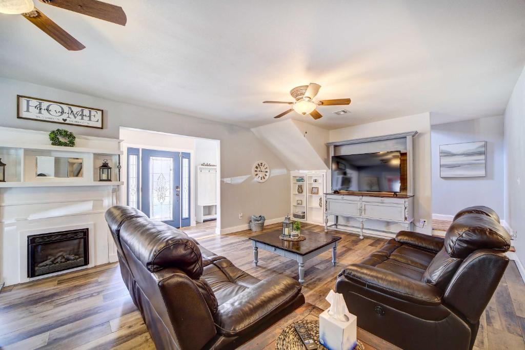 Afton House | Game Room + Large Backyard: Afton Home!