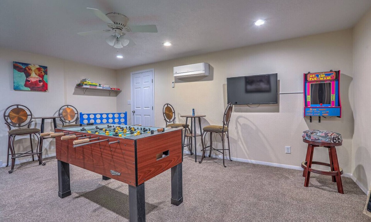 Northeast Heights Apartment | Game Room &Movie Room | 4bd 2Ba