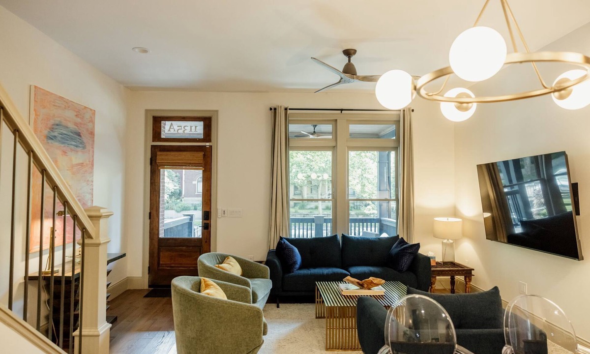Victorian Village House | Game Room + Parking | Neil Ave Near OSU Expo