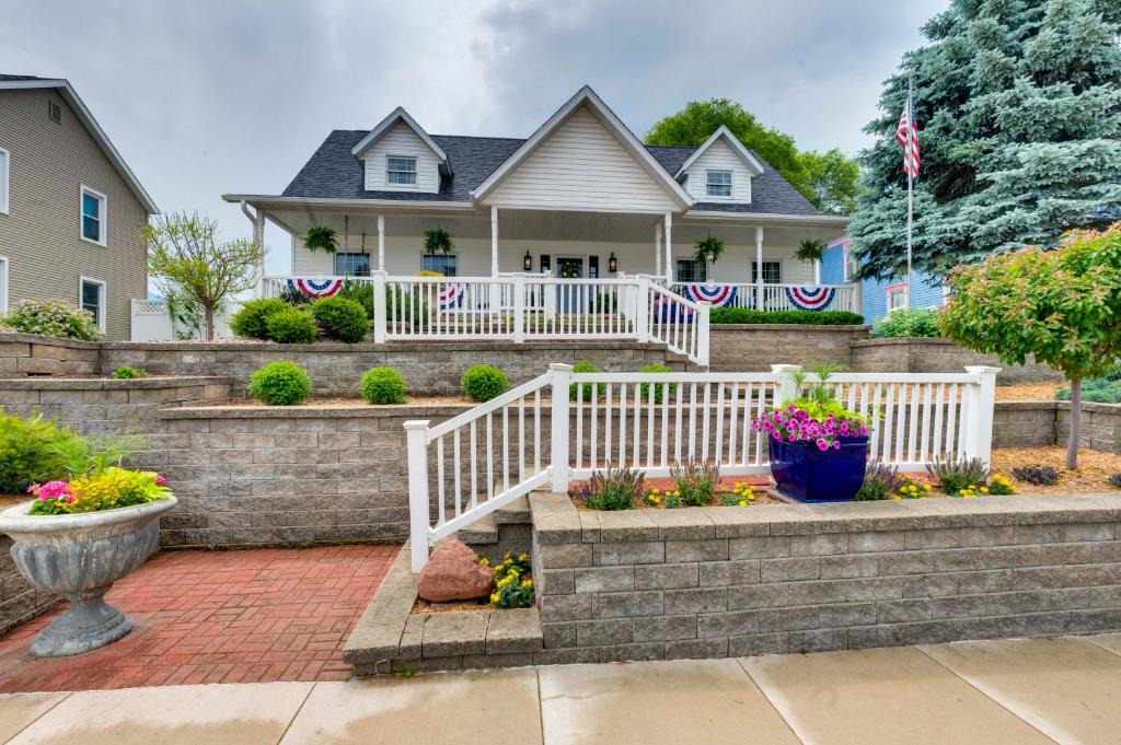 Waverly House | Game Room + Patio + Entertainment Area
