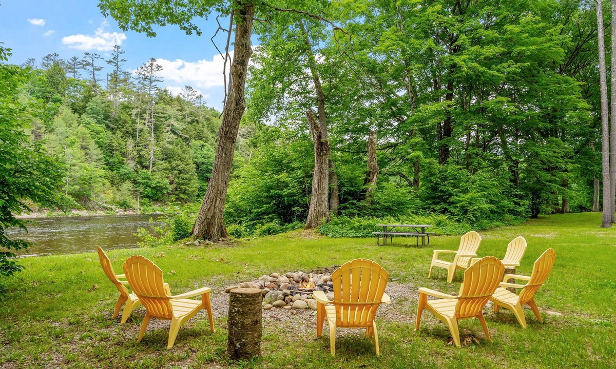Town of Hope House | Game Room, Riverfront, Hot Tub, Sparkling Clean, 2-Acres "The Honeybee Cabin"