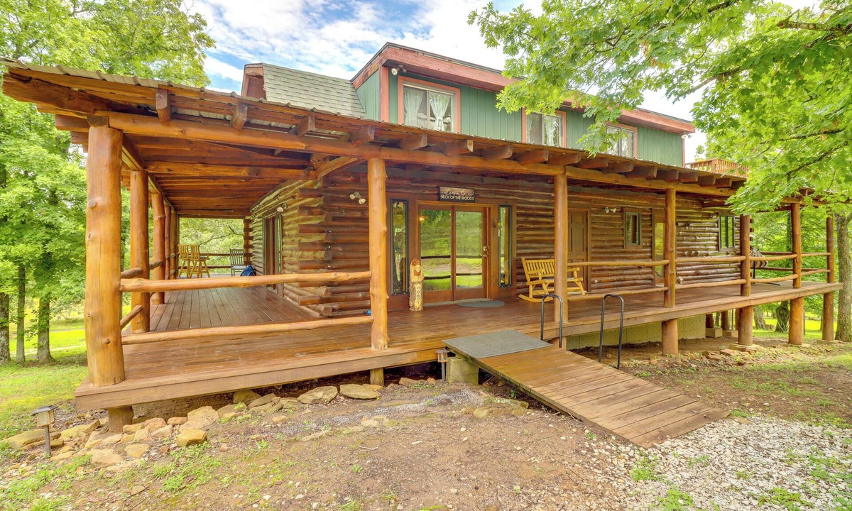 Harrison House | Game Room + Roof Deck: Ozarks Group Getaway!
