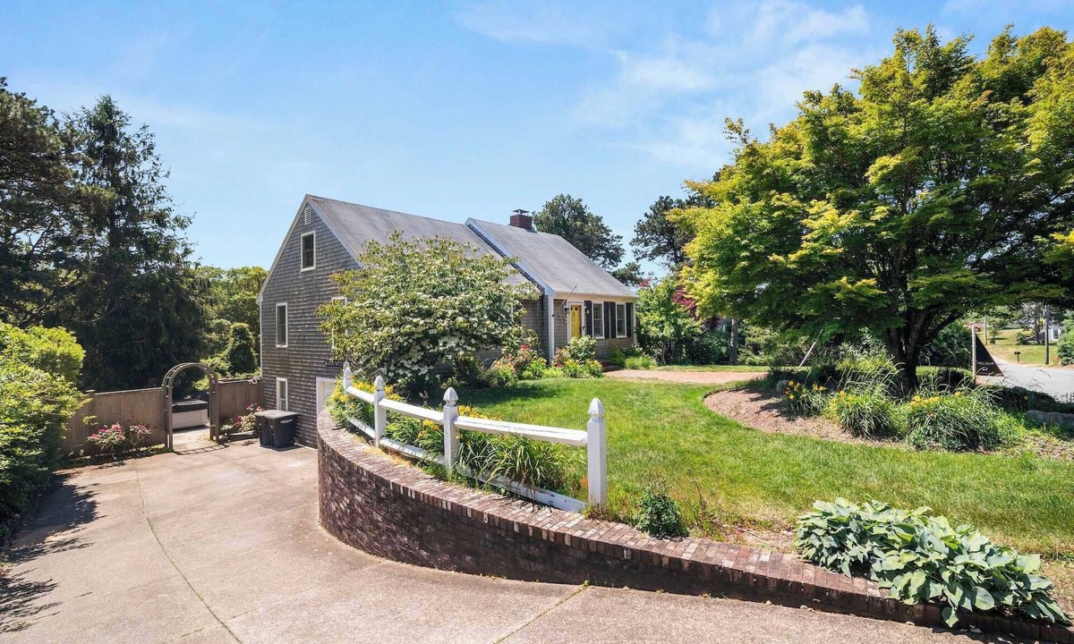 West Chatham House | Game Room, Rooftop Deck, Fire Pit!