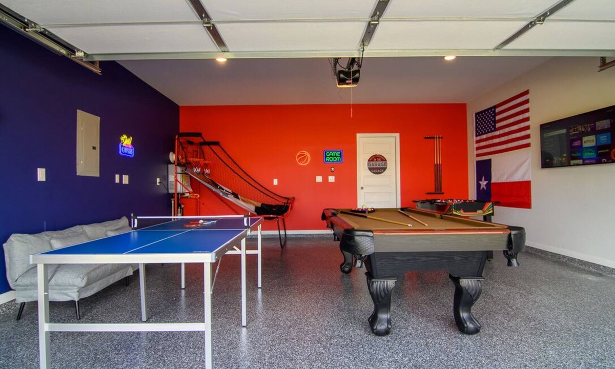 Magnolia House | Game Room - Texas Themed Room - FirePit Backyard - Close to The Woodlands