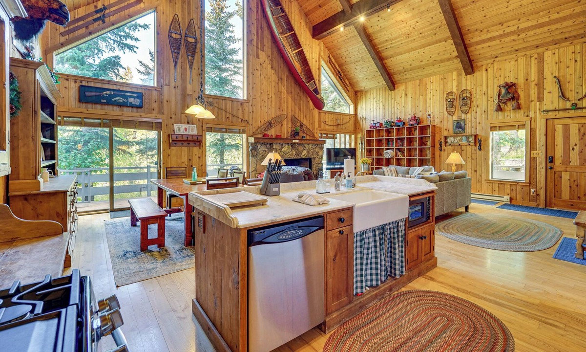 Columbine Lake Cottage | Game Room + Views: Cabin Near Purgatory Resort!