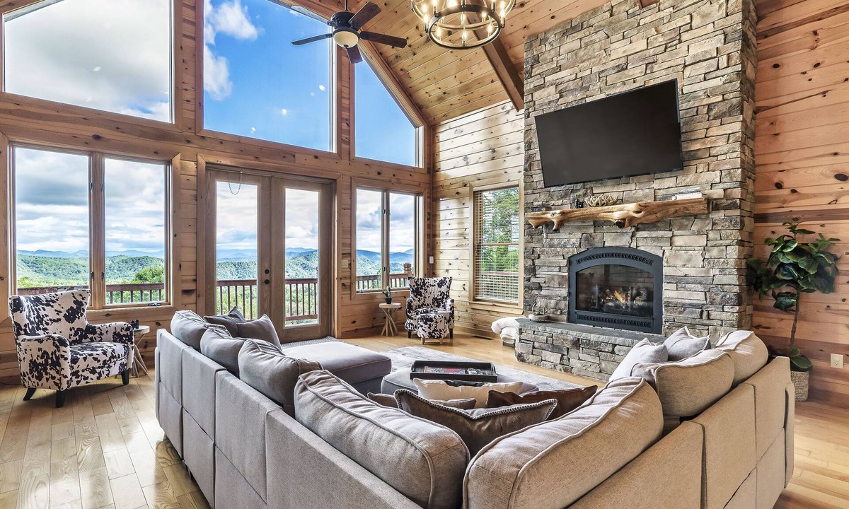 Murphy Cabin | Game Rooms + Views: Spacious Mtn Cabin in Murphy!