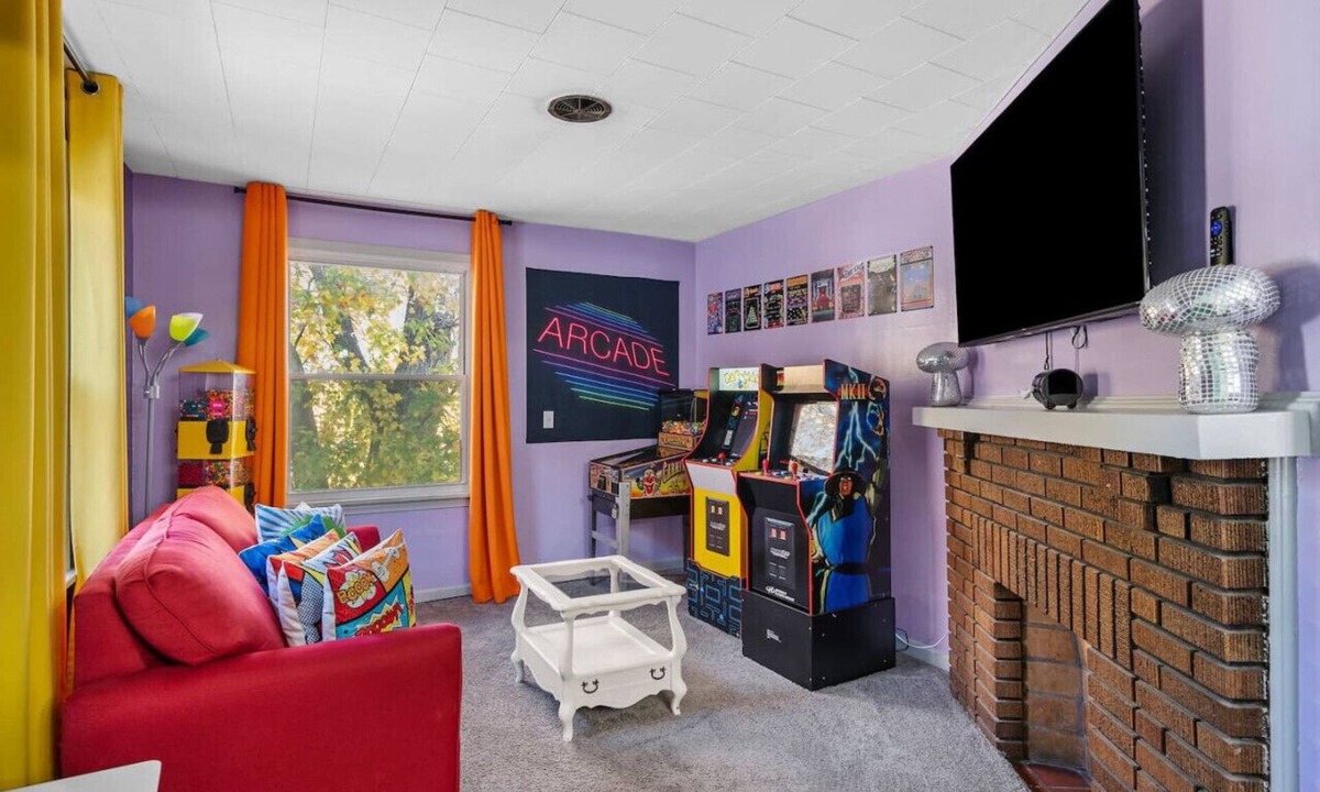 Edgewater Apartment | Gamer's Paradise Duplex | Themed | Sleeps 13