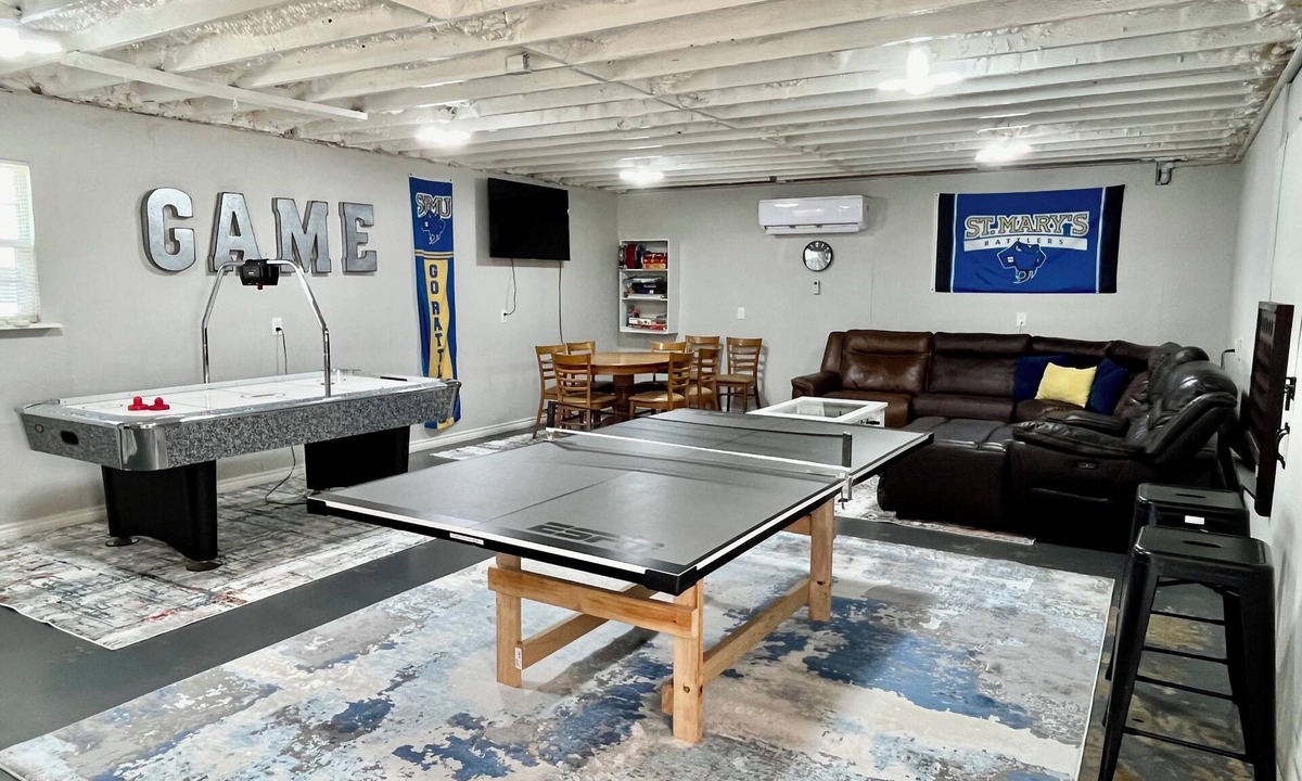 West San Antonio House | Games Galore & Rooftop Deck by St. Mary's, BMT