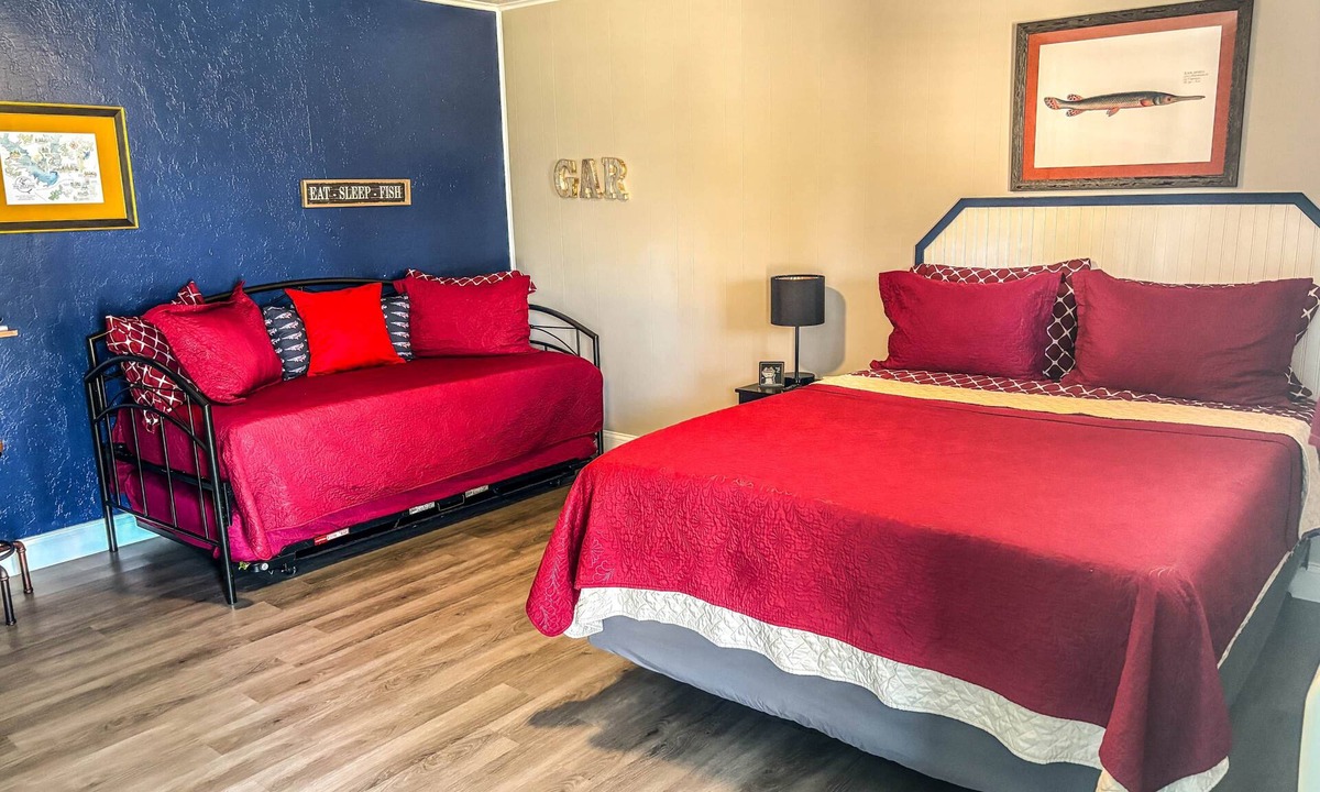 Quitman Hotel | Gar Getaway- Room 8