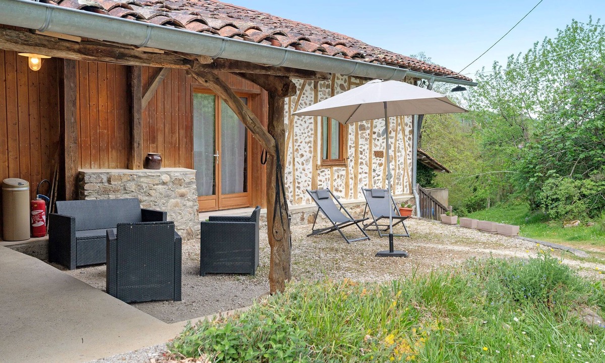 Bagert House | Garaouet Holiday Home with Mountain View, Garden, and Parking