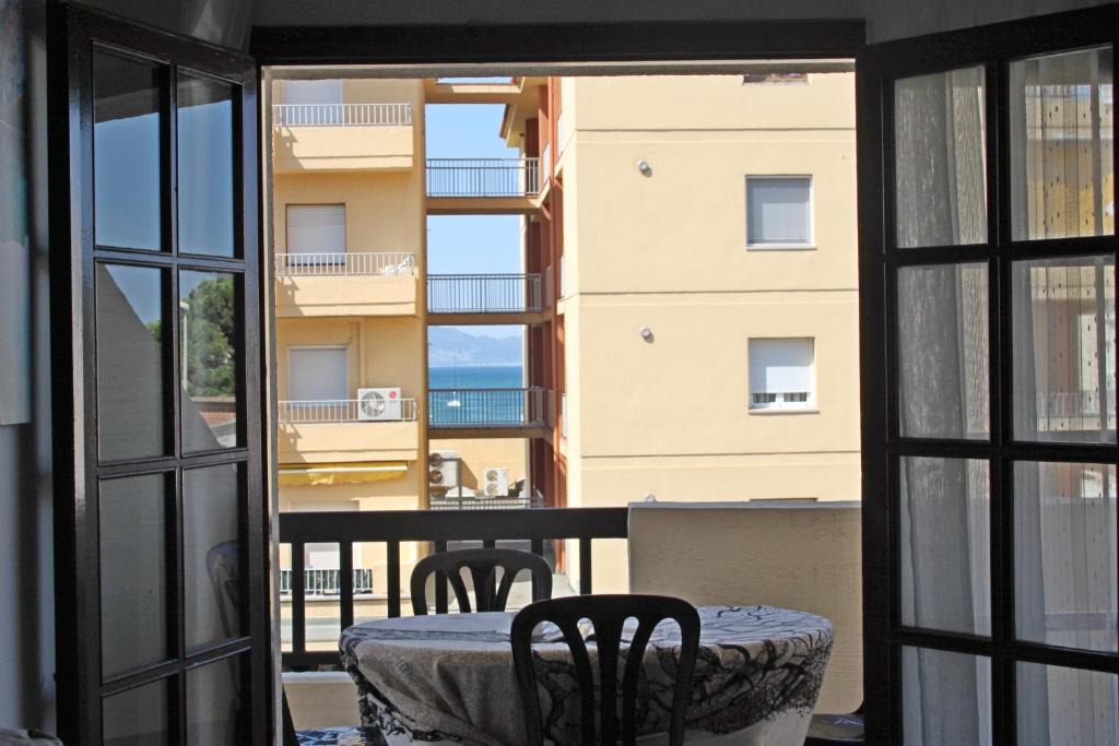 L'Escala Apartment | Garbi park