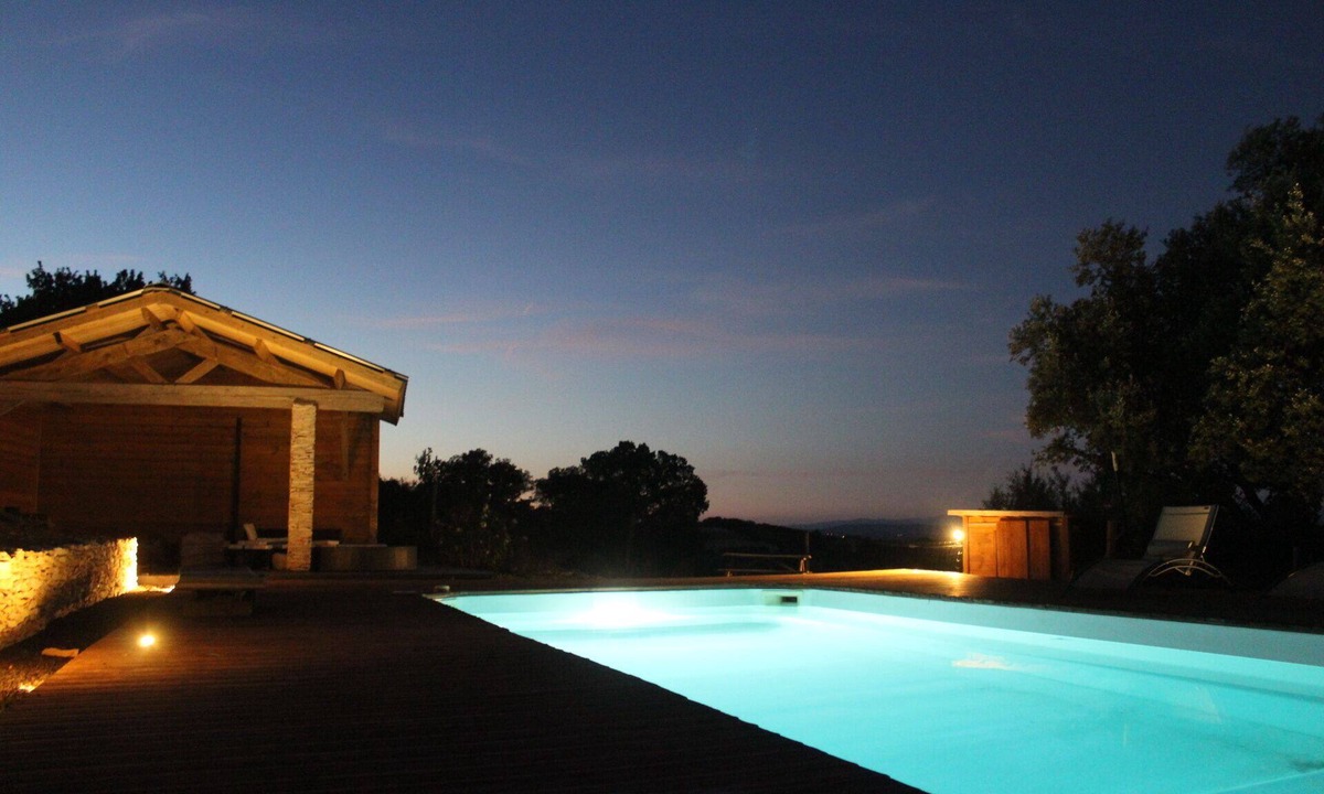 Lirac House | Gard: Maison en Campagne Avec Piscine, Calme et vue Splendide