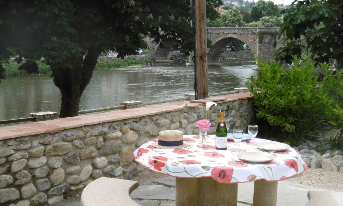 Limoux Apartment | Garden Apartment: AC, spacious, 2 BEDROOMS garden
