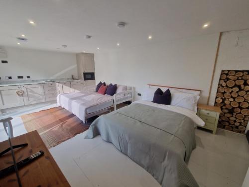 Heath and Reach Apartment | Garden Apartment, sleeps 4