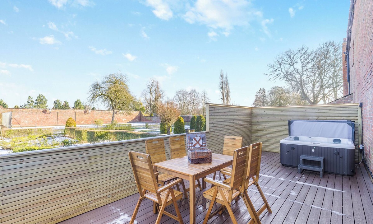 Northwich Cottage | Garden Cottage - UK45498