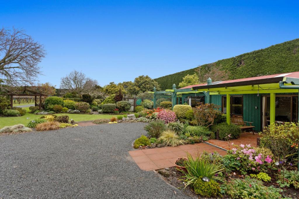 Tirohanga House | Garden House