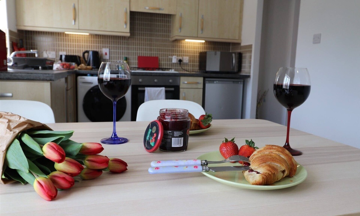 Banbury House | Garden House with parking