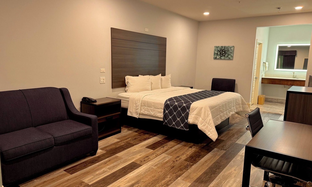 Humble Hotel | Garden Inn Express