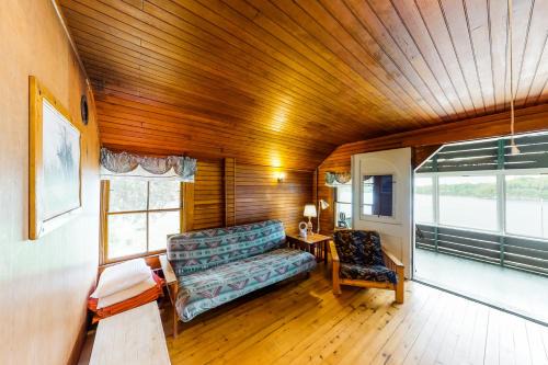 Charlotte House | Garden Island's Willow