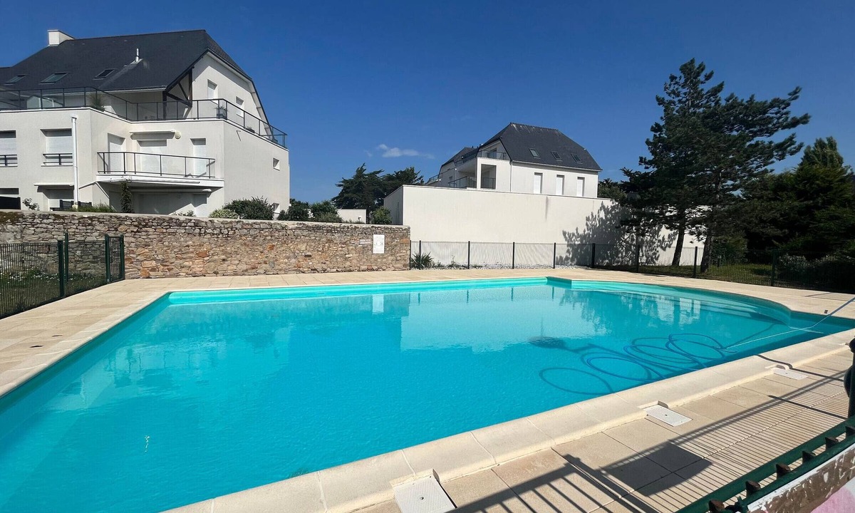 Le Croisic Apartment | Garden level 2-room with pool near station