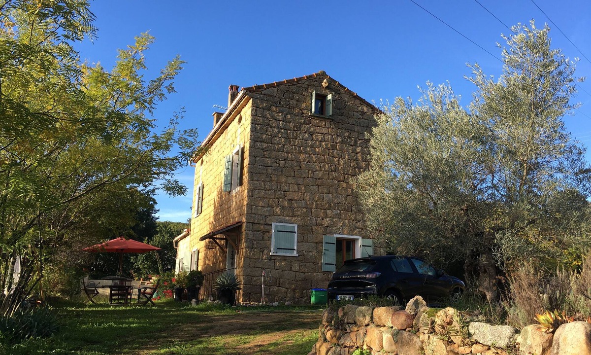 Serra-di-Ferro House | Garden level for rent in house.