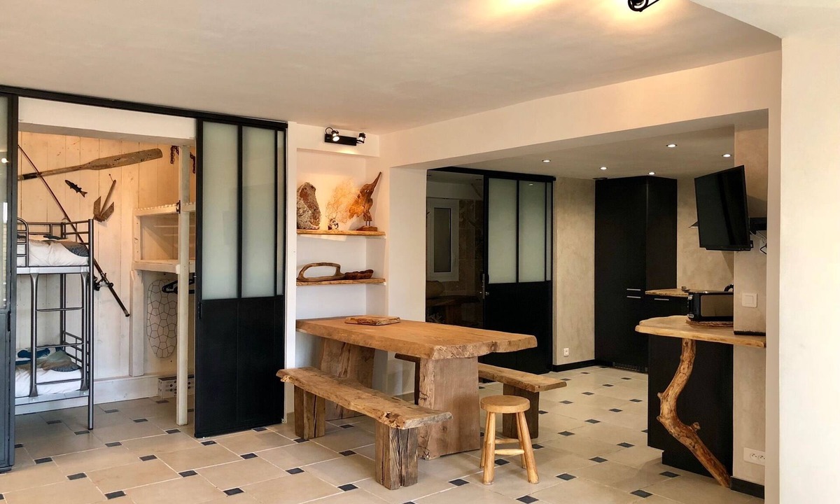 8th Arrondissement House | Garden level of my house between the sea and the hills