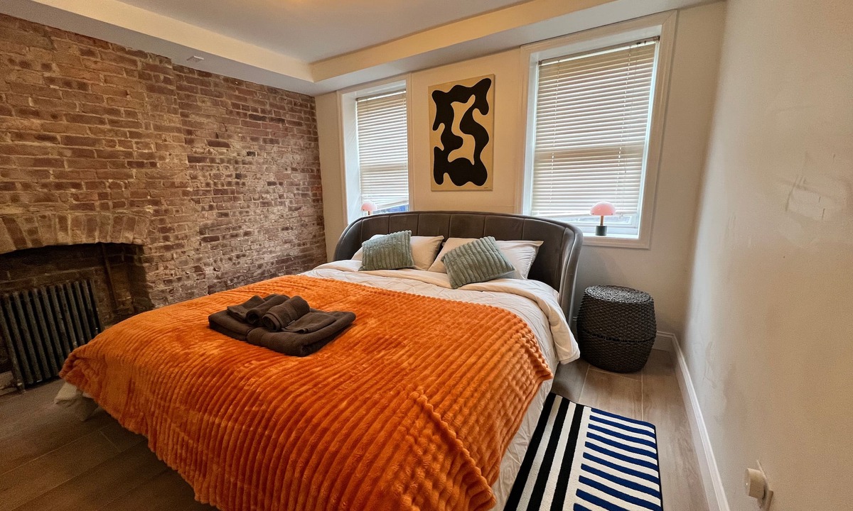 Historic Downtown Apartment | Garden-Level Retreat by Van Vorst Park min.30days