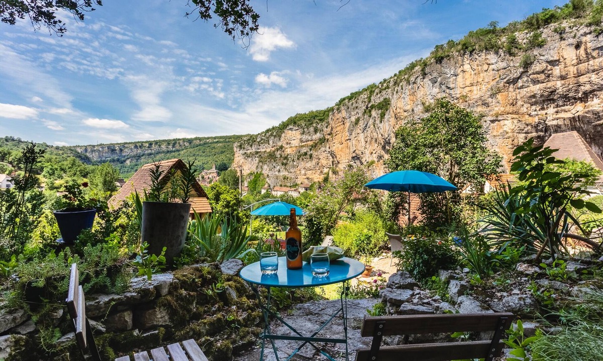 Cabrerets Apartment | Garden level studio with exceptional view