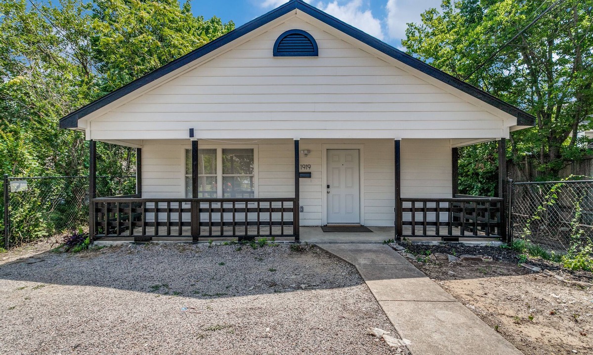 Old East Dallas House | Garden Peak in Central Dallas, TX