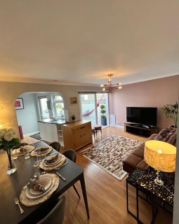 Clevedon Apartment | Garden Place