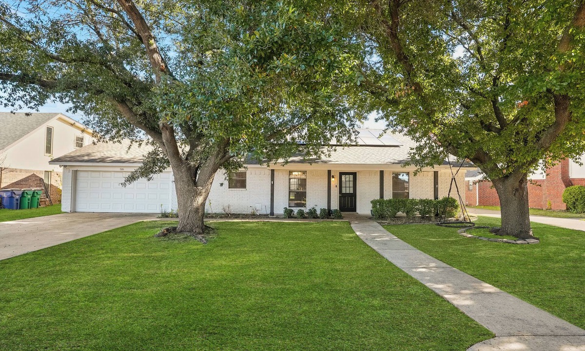 Celina House | Garden Retreat/King Bed/Large Yard