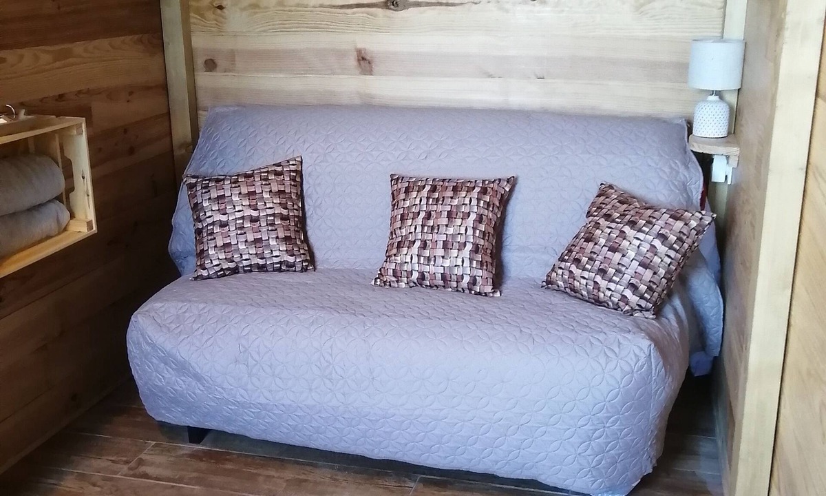 Chatuzange-le-Goubet Apartment | Garden shed