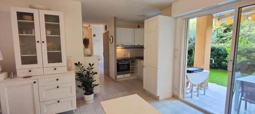 Frejus Port Apartment | Garden studio 150 m from the beach