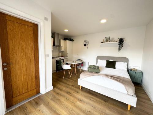 Henbury Apartment | Garden Studio