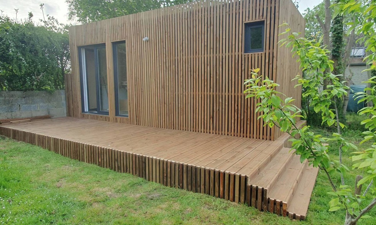 Ryes Cabin | Garden studio in the Normandy countryside, near the D-Day landing beaches.