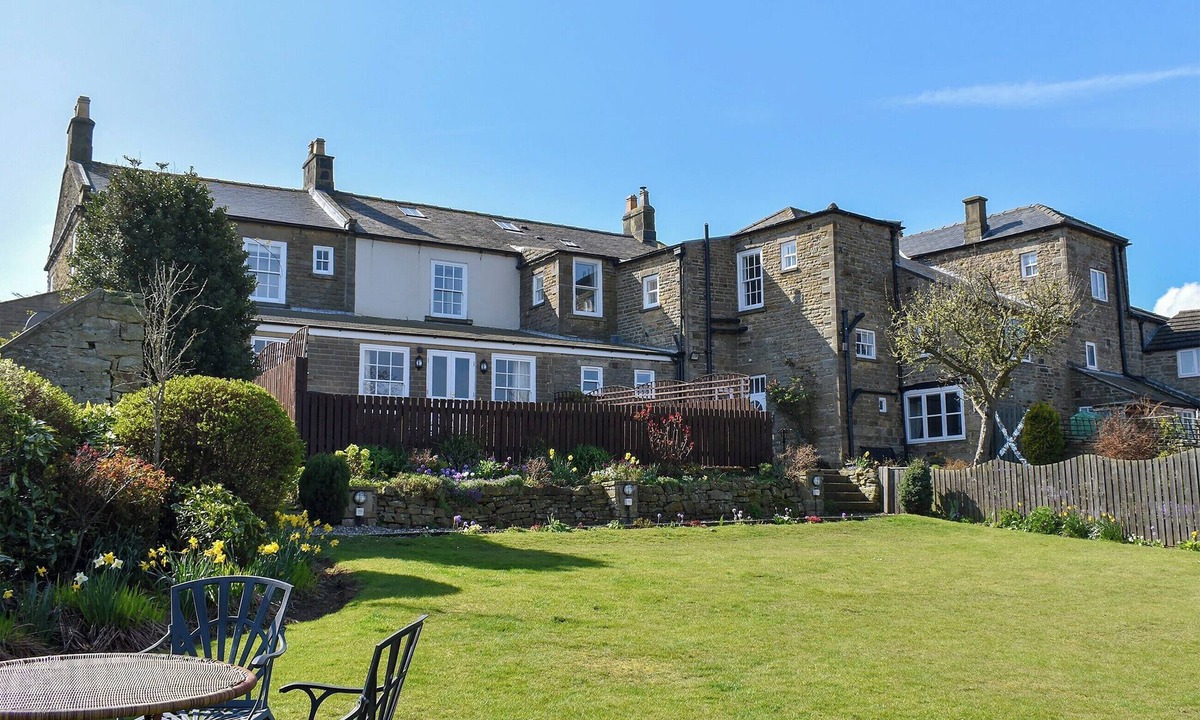 Sneaton Cottage | Garden View Apartment