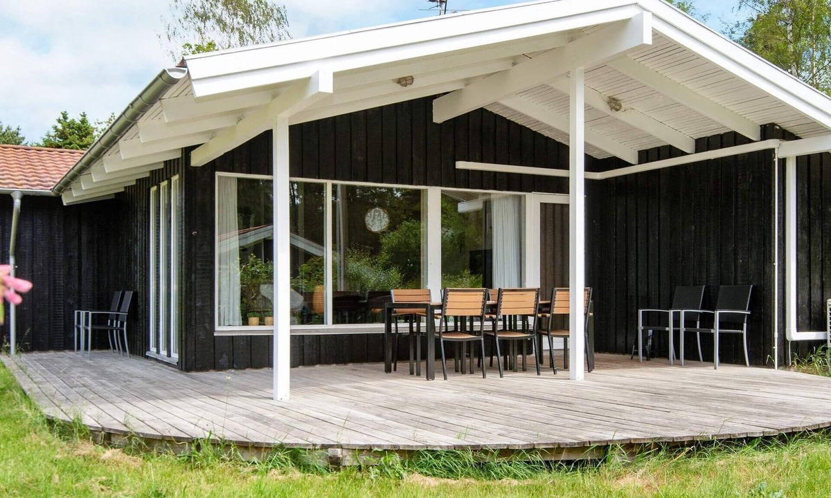 Femmøller House | Garden-view Holiday Home in Jutland with Sauna