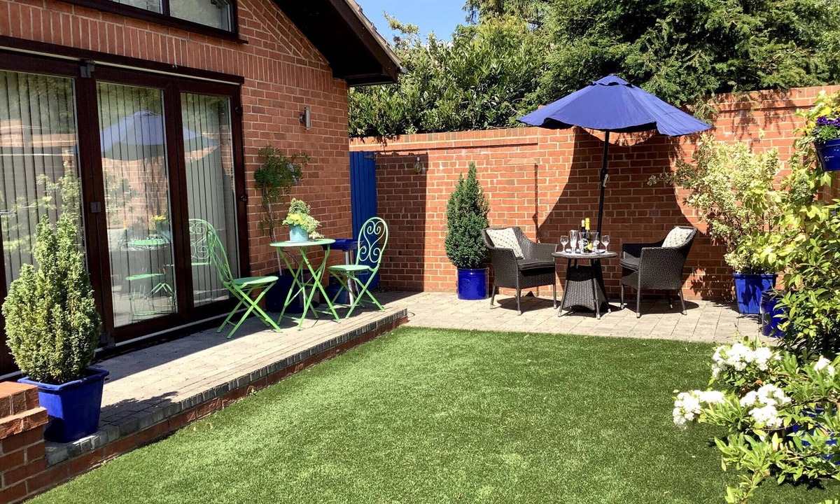 Ollerton Cabin | Garden View · River Maun Studio Cottages