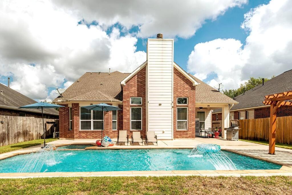 Klein Villa | Gardenias By The Pool. Spacious 5-bedroom house with private pool, yoga room/playroom, and SPA. Vibrant Accommodation!