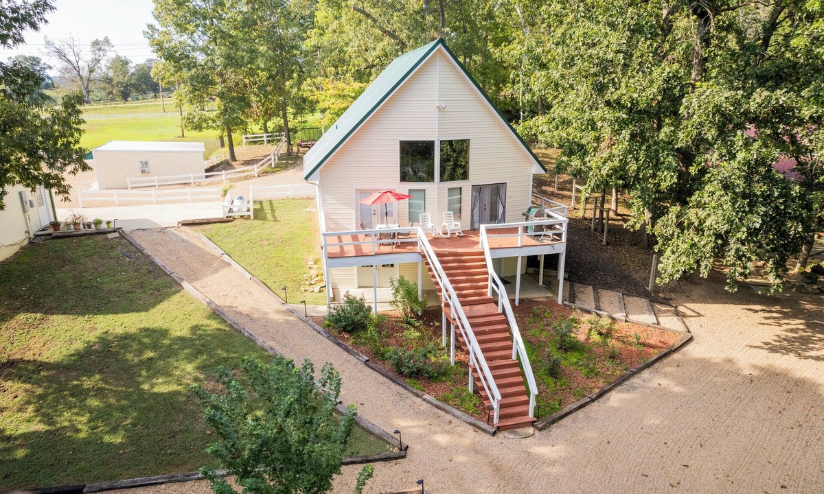 Norfork Ski Chalet | "Gardenside Chalet" Walk-in Norfork River Access in Norfork, AR