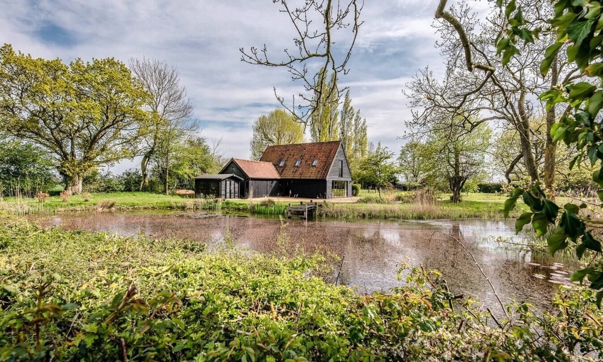 Eye House | Gardiners Cottage Barn