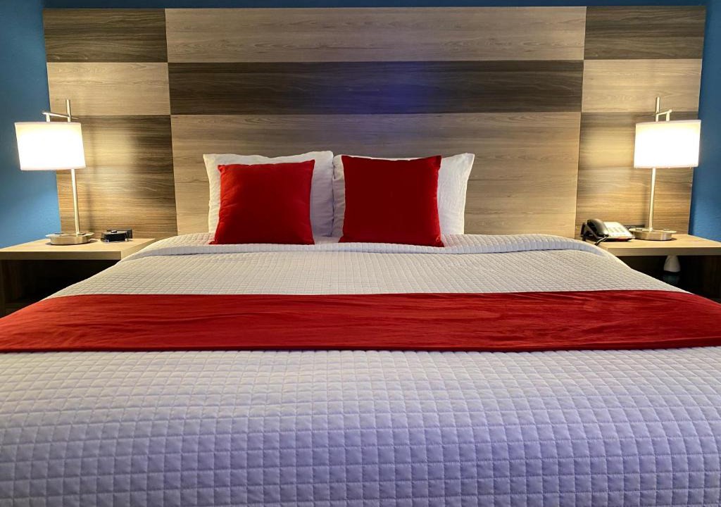 Garnett Hotel | Garnett Hotel & RV Park