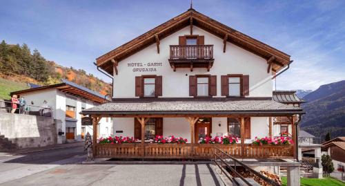 Engadin Scoul Hotel | Garni Alpenrose - Grusaida