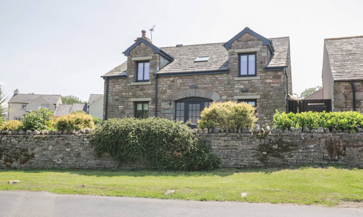Appleby-in-Westmorland Cottage | GARTH END, pet friendly, with open fire in Appleby-In-Westmorland